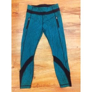 Lululemon Size 6 Teal Leggings With Mesh Detail